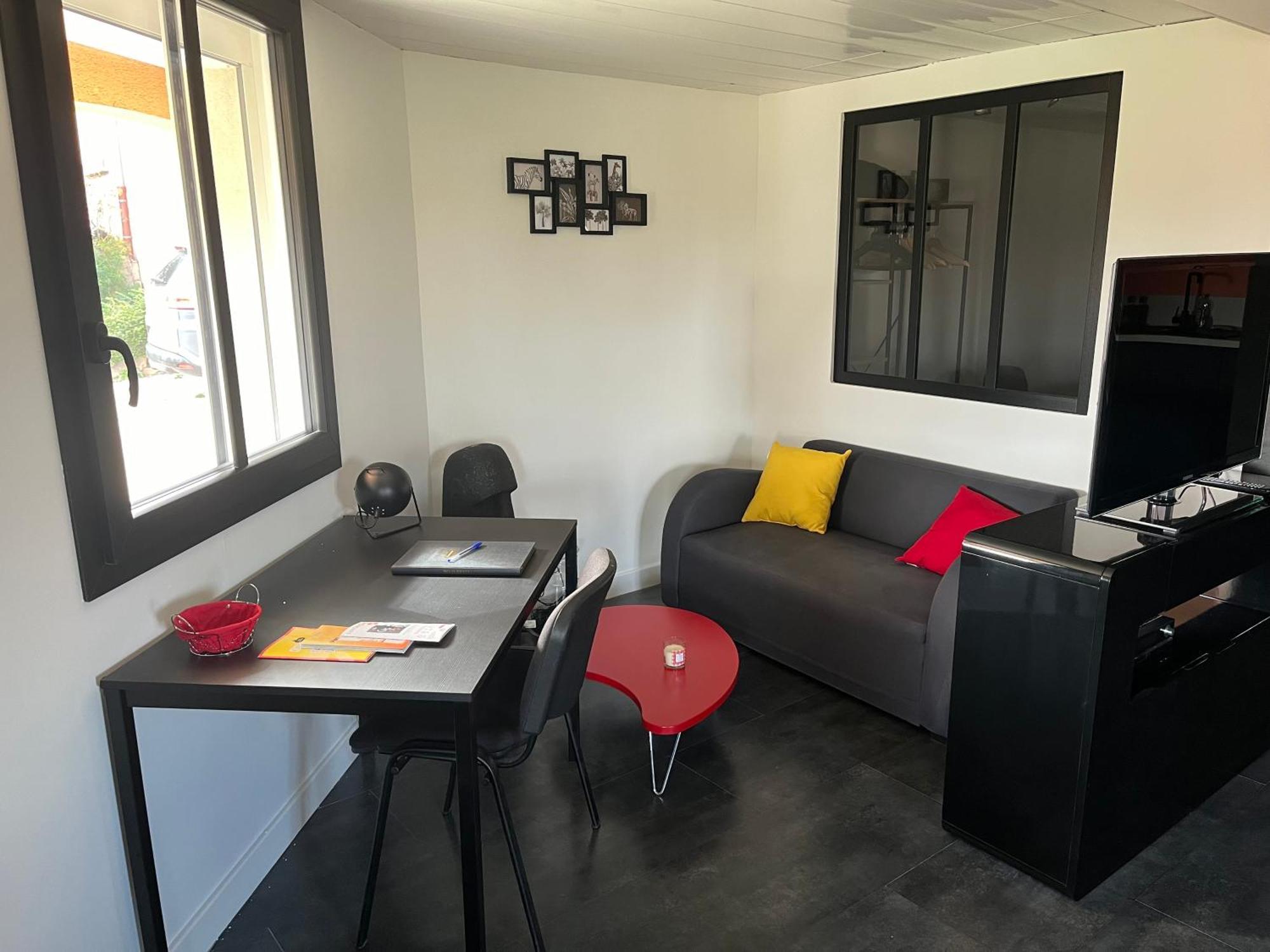 דירות Vernaison Comme Dans Un Ecrin - T2 De 50 M² Avec Jardin, Terrasse Et Piscine מראה חיצוני תמונה
